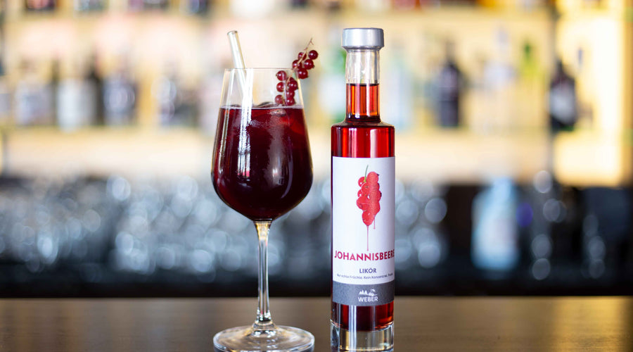 Sommerschorle mit Johannisbeerlikör